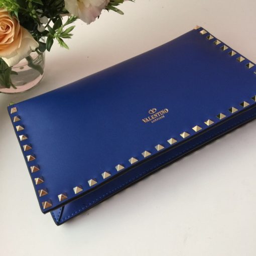 VALENTINO GARAVANI The Rockstud Leather Clutch. Original Quality Clutch. Authentic Style in Genuine Calf Leather. With Metal Hardware and Authentic Packaging. Delivered in Original Quality Dust Bag. | CRIS&COCO | Original highest quality bgs. Authentic design. Genuine Material. Affordable Luxury. Handbags and Accessories.