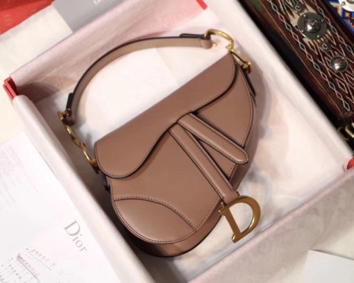 DIOR Saddle Shoulder Bag. Original Quality Bag. Authentic Style. Genuine Calf Leather. Metal Hardware. Authentic Packaging. Original Quality Dust Bag. | CRIS&COCO |