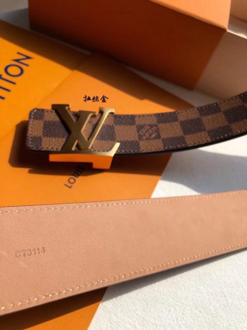 LV Initiales Belt 40 mm. Original Quality Belt including gift box, care book, dust bag, authenticity card. This LV Initiales 40mm Reversible Belt combines plain calf leather with the House’s iconic Damier Cobalt canvas to supply a choice of styles. The plain leather side is perfect for business occasions, while the reverse’s Damier or Monogram canvas creates a more urban feel. | CRIS&COCO Authentic Quality Designer Bags and Luxury Accessories