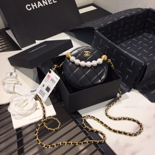 CHANEL Quilted Leather Pearl round Clutch with Chain Cruise 2020. Original Quality Bag including gift box, care book, dust bag, authenticity card. | CRIS&COCO Authentic Quality Designer Bags and Luxury Accessories