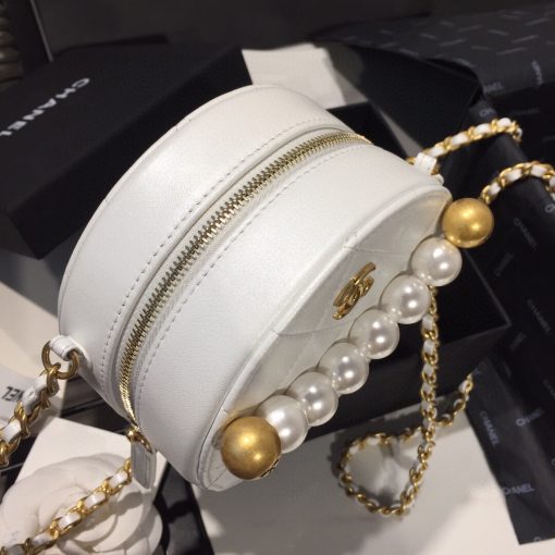 CHANEL Quilted Leather Pearl round Clutch with Chain Cruise 2020. Original Quality Bag including gift box, care book, dust bag, authenticity card. | CRIS&COCO Authentic Quality Designer Bags and Luxury Accessories