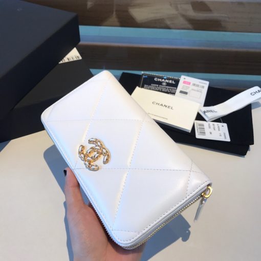 CHANEL 19 Long Zipped Wallet.  Original Quality Wallet including gift box, care book, dust bag, authenticity card. This wallet is practical and amazing; perfect to hold paper money, credit cards and coins. | CRIS&COCO | High quality designer bags and luxury accessories