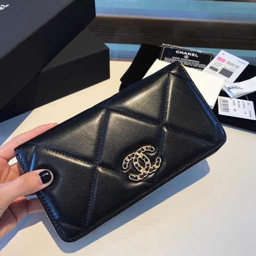 CHANEL 19 Long Zipped Wallet.  Original Quality Wallet including gift box, care book, dust bag, authenticity card. This wallet is practical and amazing; perfect to hold paper money, credit cards and coins. | CRIS&COCO | High quality designer bags and luxury accessories