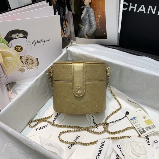 CHANEL Vintage Clutch with Chain. Original Quality Bag including gift box, care book, dust bag, authenticity card. Chanel Clutch with Chain crafted in lambskin & gold-tone metal. Available in two different sizes. | CRIS&COCO Authentic Quality Designer Bags and Luxury Accessories