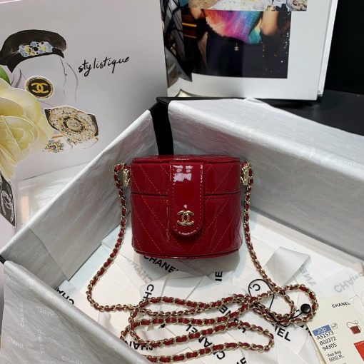 CHANEL Vintage Clutch with Chain. Original Quality Bag including gift box, care book, dust bag, authenticity card. Chanel Clutch with Chain crafted in lambskin & gold-tone metal. Available in two different sizes. | CRIS&COCO Authentic Quality Designer Bags and Luxury Accessories