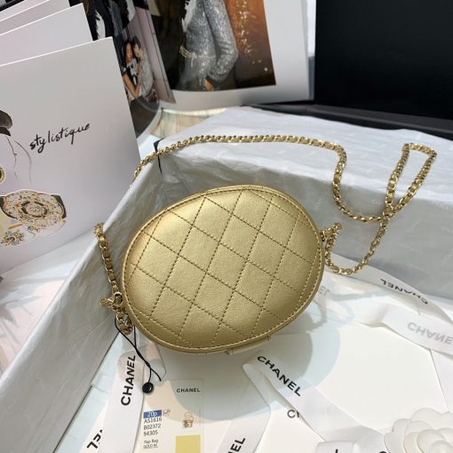 CHANEL Vintage Clutch with Chain. Original Quality Bag including gift box, care book, dust bag, authenticity card. Chanel Clutch with Chain crafted in lambskin & gold-tone metal. Available in two different sizes. | CRIS&COCO Authentic Quality Designer Bags and Luxury Accessories