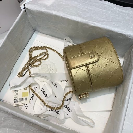 CHANEL Vintage Clutch with Chain. Original Quality Bag including gift box, care book, dust bag, authenticity card. Chanel Clutch with Chain crafted in lambskin & gold-tone metal. Available in two different sizes. | CRIS&COCO Authentic Quality Designer Bags and Luxury Accessories