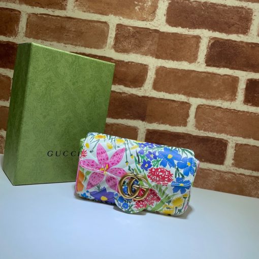 GUCCI GG Marmont Matelassé Super Mini Bag