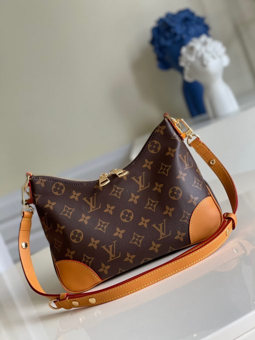 LOUIS VUITTON Boulogne Handbag. Original Quality Bag including gift box, care book, dust bag, authenticity card. The versatile Boulogne handbag is made from classic Monogram canvas and features a removable strap, enabling cross-body, long-shoulder and short-shoulder carry. Without its strap, the Boulogne becomes a small chain bag or clutch for more formal occasions. It has a double-zip opening and an inside flat pocket large enough for an iPhone 12 Pro. | CRIS&COCO Authentic Quality Designer Bags and Luxury Accessories