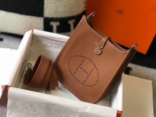 HERMÈS Mini ‘Évelyne’ III 17 Shoulder Bag.