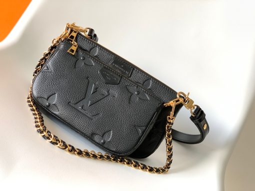 LOUIS VUITTON Multi Pochette Accessoires.