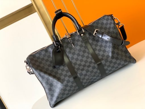 LOUIS VUITTON Keepall Bandoulière.