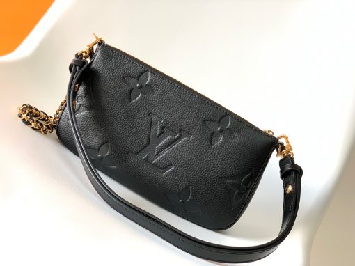 LOUIS VUITTON Multi Pochette Accessoires.