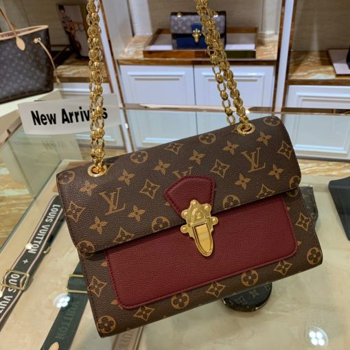 LOUIS VUITTON Victoire Chain Bag.