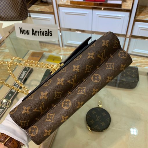 LOUIS VUITTON Victoire Chain Bag.