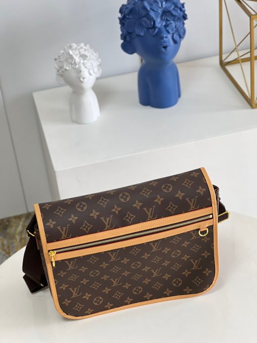 LOUIS VUITTON Bosphore GM Messenger Bag .