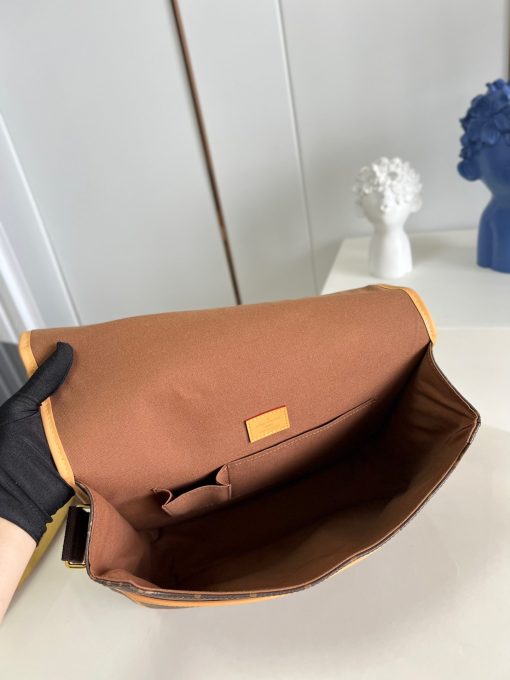 LOUIS VUITTON Bosphore GM Messenger Bag .