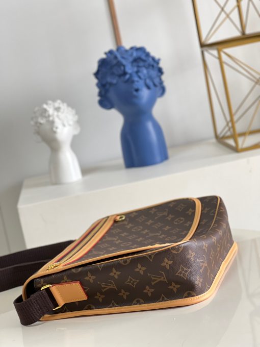 LOUIS VUITTON Bosphore GM Messenger Bag .