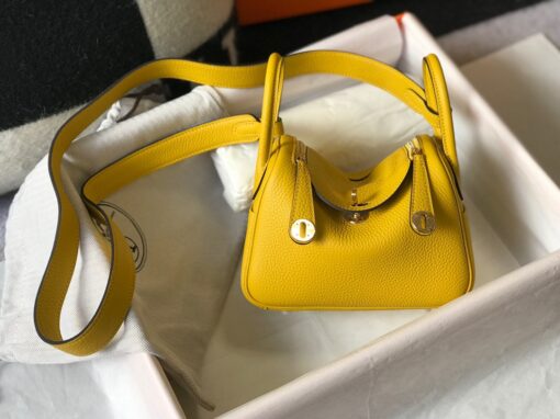 HERMÈS Mini Lindy. High-end quality bag including gift box, literature, dust bag, authenticity card. Maison HERMÈS is elevating the Lindy, with the introduction of the new Mini and is joining the holy Trinity, the Birkin, Kelly, and Constance.| CRIS AND COCO Authentic Quality Luxury Accessories