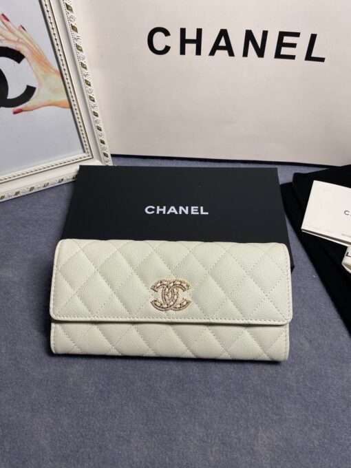 CHANEL CC Logo Flap Wallet. Original Quality Wallet including gift box, care book, dust bag, authenticity card. This latest wallet from CHANEL is crafted in luxurious quilted grained calfskin with a stylish Chanel CC logo. The wallet opens to a leather interior with card slots and a zippered compartment. | CRIS&COCO Authentic Quality Designer Bag and Luxury Accessories