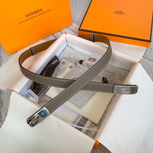 HERMÈS Kelly 18 Belt. Original Quality Belt including gift box, care book, dust bag, authenticity card. The variations of these one size fits all belts change the ways in which they can be worn by adjusting to all sizes while reinterpreting classic Hermes pieces with clever jewel clasps. Thanks to the clever sliding system, this one-size-fits-most belt may be worn at the waist or on the hips. | CRIS&COCO Authentic Quality Designer Bag and Luxury Accessories