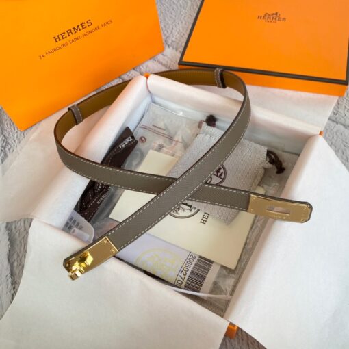 HERMÈS Kelly 18 Belt. Original Quality Belt including gift box, care book, dust bag, authenticity card. The variations of these one size fits all belts change the ways in which they can be worn by adjusting to all sizes while reinterpreting classic Hermes pieces with clever jewel clasps. Thanks to the clever sliding system, this one-size-fits-most belt may be worn at the waist or on the hips. | CRIS&COCO Authentic Quality Designer Bag and Luxury Accessories