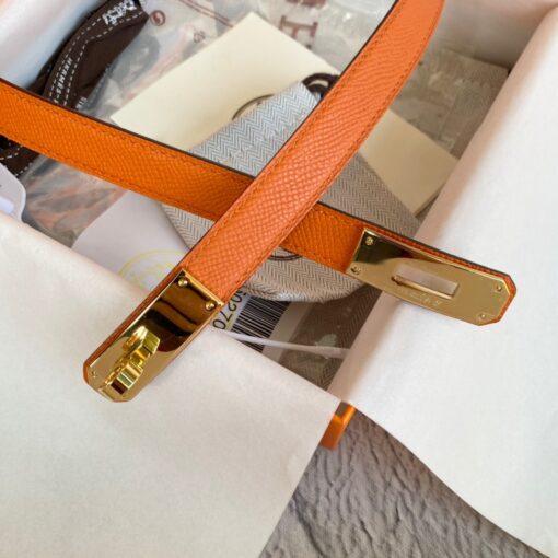 HERMÈS Kelly 18 Belt. Original Quality Belt including gift box, care book, dust bag, authenticity card. The variations of these one size fits all belts change the ways in which they can be worn by adjusting to all sizes while reinterpreting classic Hermes pieces with clever jewel clasps. Thanks to the clever sliding system, this one-size-fits-most belt may be worn at the waist or on the hips. | CRIS&COCO Authentic Quality Designer Bag and Luxury Accessories