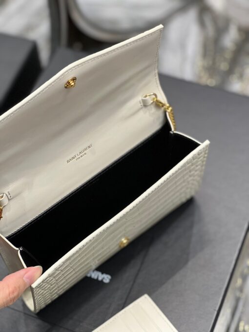 SAINT LAURENT Uptown Chain Wallet. High-End Quality Bag including gift box, care book, dust bag, authenticity card. Mini envelope bag decorated with the cassandre, featuring a removable chain strap for shoulder or hand carry as a clutch. A fragments card case with three card slots is included. | CRIS AND COCO Authentic Quality Luxury Accessories