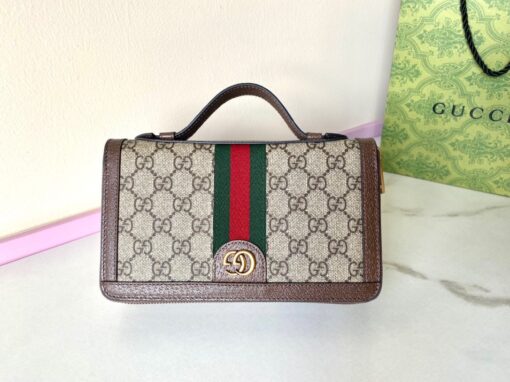 GUCCI Jumbo GG Travel Document Case. Embrace Timeless Luxury: Secure Your Journey with Gucci’s Iconic GG Document Case. The iconic GG design makes a comeback for Pre-Fall 2023, adorning a range of small leather items. Paying homage to Guccio Gucci’s initials, this motif remains timeless for the brand, showcased prominently in a large size to create a striking logo effect. In this particular case, the emblematic leather defines a travel document holder, ensuring security with a zip closure.