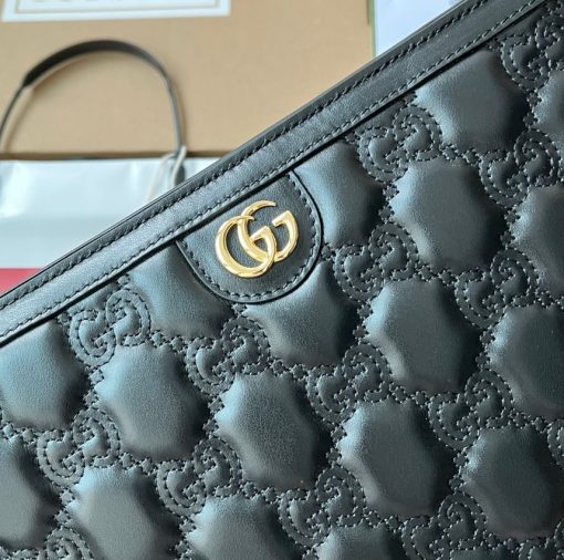 GUCCI GG Matelassé Pouch. Authentic quality luxury bag crafted in genuine leather comes with authenticity card, dust bag and gift bag. Matelassé Leather: Redefining Luxury with Textured Sophistication Each season, the Creative Director showcases the beauty of Matelassé leather in fresh and innovative ways. This exquisite material, known for its incredibly soft touch, is reinvented with a charming textured geometric pattern as a highlight of our small leather accessory collection. This design not only captures the essence of the '90s logo trend but also serves as an inspiration for a modern pouch that exudes contemporary elegance.