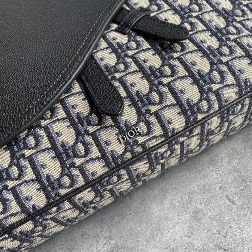 DIOR Saddle Messenger Bag. Authentic quality luxury bag crafted in genuine leather comes with authenticity card, dust bag and gift bag. Elegance Meets Functionality. Introducing the Saddle messenger bag, an understated yet sophisticated choice with a timeless silhouette. Meticulously crafted from high-quality black grained calfskin, this splendid accessory showcases a flap adorned with iconic Saddle lines, beautifully complemented by a tasteful 'DIOR' signature. Its versatile adjustable shoulder strap enables effortless wear, whether over the shoulder or crossbody. Inside, the spacious interior presents a practical patch pocket, generously accommodating a 13-inch laptop, important documents, and even a tablet. With its seamless blend of style and functionality, this bag is an ideal companion for your everyday needs.