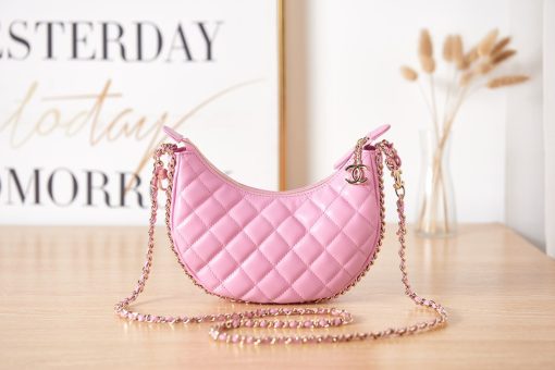 CHANEL Small Hobo Bag. Original Quality Bag including gift box, care book, dust bag, authenticity card. This Small Hobo Bag of the Cruise 2022/23 collection is one of the useful yet beautiful bags ever created. This one is crafted in lambskin leather with shiny light gold-tone hardware. Comes with a long chain for shoulder carry.