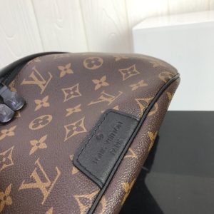 LOUIS VUITTON Discovery Bumbag. Authentic quality luxury bag crafted in genuine leather comes with authenticity card, dust bag and gift bag. Discover the perfect blend of style and practicality with the Discovery Bumbag - Your city companion reimagined. The Discovery Bumbag effortlessly blends casual elegance with modern functionality, making it the ideal companion for urban living. Crafted from the luxurious Monogram Eclipse canvas or Monogram Shadow leather, this bag is enhanced with convenient zippered pockets on both the front and back, ensuring quick and effortless access to your belongings. Its adjustable belt and ergonomic design offer both style and comfort, allowing you to wear it across the chest, over the shoulder, or simply around the waist. - KRIS + KIKO LOUIS VUITTON Discovery Bum Bag. Combining casual sophistication with contemporary practicality, the Discovery Bumbag is the perfect city companion. It is fashioned from Monogram Eclipse canvas/Monogram Shadow leather and adorned with zipped pockets on the front and back for easy access. With its adjustable belt and body-friendly design, it can be worn stylishly slung across the chest, draped over the shoulder or simply strapped around the waist.