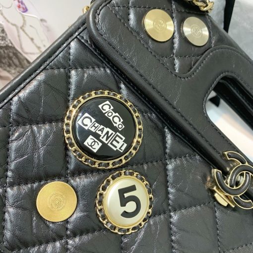 CHANEL Flap Bag with Charms, best high-end quality bag with gift box, dust bag, authenticity card, and CHANEL cloth flower. We love the square-shaped design with a built-in handle for hand carry. Charms give the bag a Punk feel. The center features the CC logo and a woven leather chain strap allows for shoulder carry.