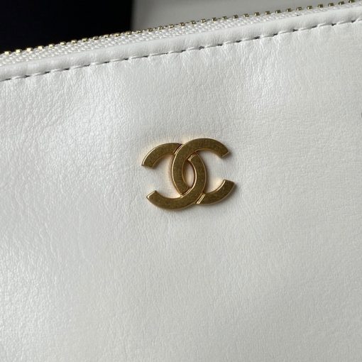 22 Small Handbag. Authentic quality luxury bag crafted in genuine leather comes with authenticity card, dust bag and gift bag. Embrace effortless elegance with this Chanel 22 Bag - where timeless style meets everyday versatility. Presenting the Chanel 22 Bag, expertly designed by Virginie Viard and named in honor of its birth year, 2022. This new addition to the Chanel collection is a delightful drawstring-shaped bag that exudes casual-chic charm, perfect for everyday use. Part of the Spring Summer 2022 Collection Act 2, this bag has been carefully crafted with convenience in mind, utilizing lightweight materials and durable leather. Its understated yet sophisticated appearance is enhanced by diamond quilting on the body, creating an elegant texture without any inflated effect. To provide effortless comfort, the bag features a woven chain leather strap for shoulder carry, complete with a charming vintage accessory. Finally, at the heart of the bag proudly resides the iconic 'Chanel' logo, embodying the prestigious heritage of the fashion house.