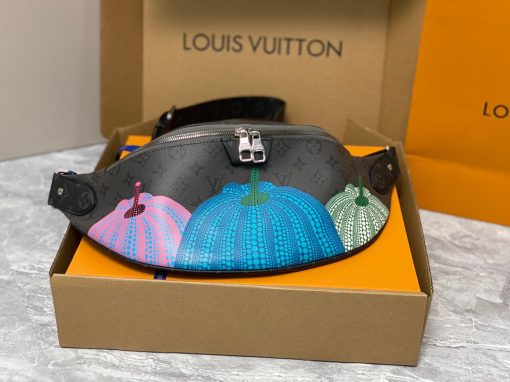 LOUIS VUITTON x Yayoi Kusama Maxi Bumbag. Authentic quality luxury bag crafted in genuine leather comes with authenticity card, dust bag and gift bag. Embrace the enchantment of pumpkins - a stylish and practical accessory for the modern wardrobe. Introducing the stunning LVxYK Maxi Bumbag, a part of the highly sought-after Louis Vuitton x Yayoi Kusama collection. This exquisite piece showcases vibrant and captivating pumpkins, a symbol that holds deep sentimental value for the artist since her childhood. Even to this day, she gracefully encapsulates the charm of these delightful gourds in her artistry. Meticulously crafted from Monogram Eclipse Reverse canvas, this bumbag offers a seamless combination of elegance and utility, allowing you to keep your cherished belongings within easy reach. Its resilient construction and functional design make it an absolute must-have accessory for the contemporary wardrobe.