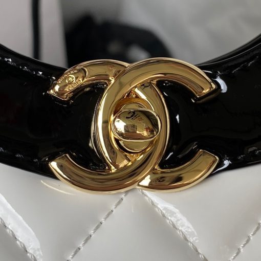 CHANEL 31 Shoulder Bag. Authentic quality luxury bag crafted in genuine leather comes with authenticity card, dust bag and gift bag. Elevate your style with versatility and elegance. Chanel's latest accessory launch for Fall, the Chanel 31, is both stylish and versatile. The name pays homage to Chanel's iconic address at 31 rue Cambon, while also cleverly playing on the French phrase "se mettre sur son 31" meaning to get dressed up. This bag stole the show at the recent F/W '18 show in Paris, as models clutched it, slung it across their bodies, and gripped it under their arms. The variety of ways to carry the bag demonstrates its extraordinary versatility.