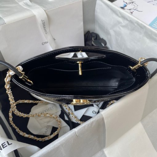 CHANEL 31 Shoulder Bag. Authentic quality luxury bag crafted in genuine leather comes with authenticity card, dust bag and gift bag. Elevate your style with versatility and elegance. Chanel's latest accessory launch for Fall, the Chanel 31, is both stylish and versatile. The name pays homage to Chanel's iconic address at 31 rue Cambon, while also cleverly playing on the French phrase "se mettre sur son 31" meaning to get dressed up. This bag stole the show at the recent F/W '18 show in Paris, as models clutched it, slung it across their bodies, and gripped it under their arms. The variety of ways to carry the bag demonstrates its extraordinary versatility.