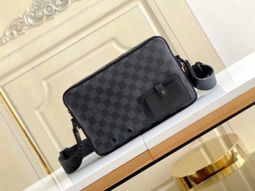 LOUIS VUITTON Alpha Messenger.