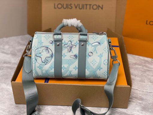 LOUIS VUITTON Keepall Bandoulière 25. Authentic quality luxury bag crafted in genuine leather comes with authenticity card, dust bag and gift bag. Be immersed in style. The Keepall Bandoulière 25 is crafted from Monogram Aquagarden canvas, with LV and Monogram Flowers appearing to be immersed in drops of water. This effect is created using an imaginative inkjet technique. This compact bag includes the two lateral reinforcement bands and the leather name tag, both classic signature details of the Keepall.