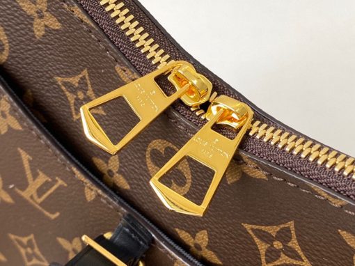 LOUIS VUITTON Odéon Shoulder Bag. Authentic quality luxury bag crafted in genuine leather comes with authenticity card, dust bag and gift bag. Style Meets Functionality in Retro Elegance. LOUIS VUITTON brings forth the all-new Odéon for Fall-Winter 2020, an elegant and practical shoulder bag. The addition of reinforced leather corners and the iconic Monogram canvas infuse this functional accessory with a delightful vintage appeal. With an adjustable leather strap, the Odéon allows for both shoulder and crossbody carry, granting versatility to its user. Furthermore, the inclusion of two zipper pulls ensures effortless opening and closing, providing swift access to the items stored within.