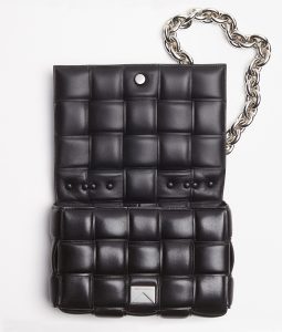 BOTTEGA VENETA The Chain Cassette Shoulder Bag. Authentic quality luxury bag crafted in genuine leather comes with authenticity card, dust bag and gift bag. Elevate Your Style and Essentials, Effortlessly. Are you in need of a fashionable shoulder bag that not only makes a bold style statement but also effortlessly stores all your essentials? Look no further! BOTTEGA VENETA's Cassette bag is the answer you've been searching for. With this remarkable piece, you'll achieve two goals in one - style and functionality perfectly combined. - KRIS + KIKO BOTTEGA VENETA The Chain Cassette Shoulder Bag. Original Quality Bag, including gift box, literature, dust bag, authenticity card. Want a shoulder bag that makes a style statement and holds all your essentials? Call off the search, Bottega Veneta's Cassette will be your new best friend. Two birds, one stone.