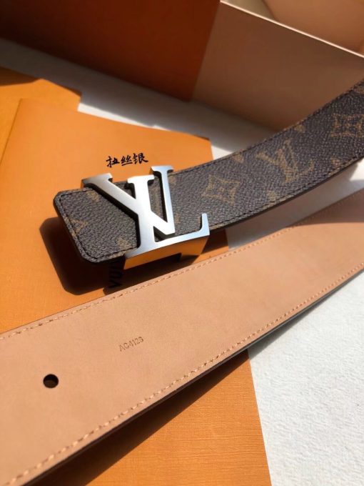 LOUIS VUITTON LV Initiales Belt 40 mm. Authentic quality luxury belt crafted in genuine leather comes with authenticity card, dust bag and gift bag. Unveiling a Striking Dichotomy of Elegance and Urbanity. Adorned with the signature Damier Cobalt canvas, the LV Initiales 40mm Reversible Belt effortlessly blends sophistication with an urban touch by seamlessly merging plain calf leather and iconic House motifs. Flaunting a versatile design, the plain leather side exudes a refined elegance suitable for formal business affairs. On the flip side, the striking Damier or Monogram canvas amplifies the belt's metropolitan allure, making it an ideal choice for a contemporary and fashion-forward look.
