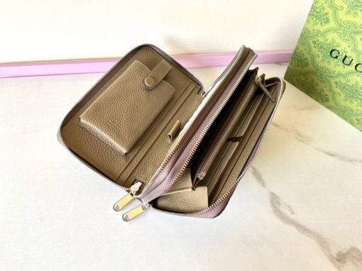 GUCCI Jumbo GG Travel Document Case. Authentic quality luxury bag crafted in genuine leather comes with authenticity card, dust bag and gift bag. Embrace Timeless Luxury: Secure Your Journey with Iconic GG Document Case. The iconic GG design makes a comeback for Pre-Fall 2023, adorning a range of small leather items. Paying homage to Guccio Gucci's initials, this motif remains timeless for the brand, showcased prominently in a large size to create a striking logo effect. In this particular case, the emblematic leather defines a travel document holder, ensuring security with a zip closure.