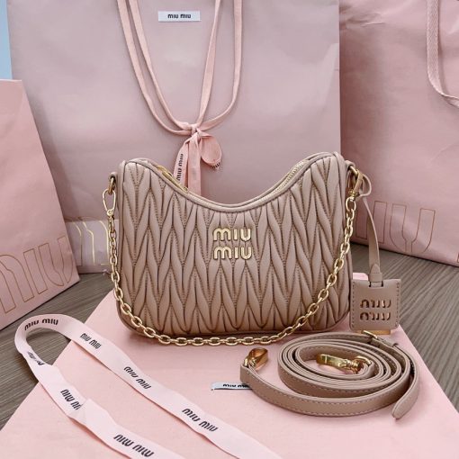 MIU MIU Matelassé Shoulder Bag. Authentic quality luxury bag crafted in genuine leather comes with authenticity card, dust bag and gift bag. Elevate your style with sophistication and craftsmanship. The exquisite matelassé technique exudes elegance and creates a visually captivating, multi-dimensional effect on this nappa leather shoulder bag. The beautifully crafted logo, reflecting the various metallic finishes of the hardware, effortlessly catches the eye, adding a touch of distinction to the immaculate artisanal work. Both functional and aesthetically pleasing, the detachable chain and leather shoulder straps perfectly meet your needs.