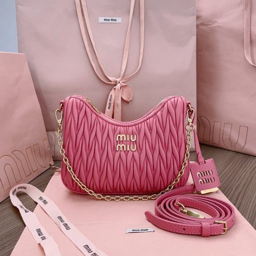 MIU MIU Matelassé Shoulder Bag. Authentic quality luxury bag crafted in genuine leather comes with authenticity card, dust bag and gift bag. Elevate your style with sophistication and craftsmanship. The exquisite matelassé technique exudes elegance and creates a visually captivating, multi-dimensional effect on this nappa leather shoulder bag. The beautifully crafted logo, reflecting the various metallic finishes of the hardware, effortlessly catches the eye, adding a touch of distinction to the immaculate artisanal work. Both functional and aesthetically pleasing, the detachable chain and leather shoulder straps perfectly meet your needs.