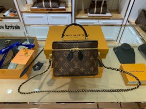 LOUIS VUITTON Vanity PM Case. Authentic quality luxury bag crafted in genuine leather comes with authenticity card, dust bag and gift bag. Elevate your style and embrace the spirit of travel with the revamped Nice Vanity Kit. Nicolas Ghesquière's vision for 2020 brings a delightful tribute to LOUIS VUITTON's timeless travel legacy. Behold, an exquisite reinvention of the classic Nice vanity kit, transformed into a chic city bag crafted with Monogram and Monogram Reverse canvases. This masterpiece is designed to be effortlessly portable, boasting a lightweight and supple structure that allows it to accompany you wherever you go. The bag can be gracefully carried in your hand, elegantly slung over your shoulder, or worn across your body, thanks to its removable leather-chain strap. - KRIS + KIKO LOUIS VUITTON Vanity PM Case. Original Quality Bag including gift box, care book, dust bag, authenticity card. For 2020, Nicolas Ghesquière has dreamed up a modern-day ode to Louis Vuitton’s travel heritage: an update of the Nice vanity kit as a trendy city bag in Monogram and Monogram Reverse canvas. Lightweight, compact and supple, it’s easy to carry everywhere, in the hand, on the shoulder or cross-body with its removable leather-chain strap.