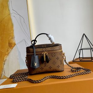 LOUIS VUITTON Vanity PM Case. Authentic quality luxury bag crafted in genuine leather comes with authenticity card, dust bag and gift bag. Elevate your style and embrace the spirit of travel with the revamped Nice Vanity Kit. Nicolas Ghesquière's vision for 2020 brings a delightful tribute to LOUIS VUITTON's timeless travel legacy. Behold, an exquisite reinvention of the classic Nice vanity kit, transformed into a chic city bag crafted with Monogram and Monogram Reverse canvases. This masterpiece is designed to be effortlessly portable, boasting a lightweight and supple structure that allows it to accompany you wherever you go. The bag can be gracefully carried in your hand, elegantly slung over your shoulder, or worn across your body, thanks to its removable leather-chain strap. - KRIS + KIKO LOUIS VUITTON Vanity PM Case. Original Quality Bag including gift box, care book, dust bag, authenticity card. For 2020, Nicolas Ghesquière has dreamed up a modern-day ode to Louis Vuitton’s travel heritage: an update of the Nice vanity kit as a trendy city bag in Monogram and Monogram Reverse canvas. Lightweight, compact and supple, it’s easy to carry everywhere, in the hand, on the shoulder or cross-body with its removable leather-chain strap.