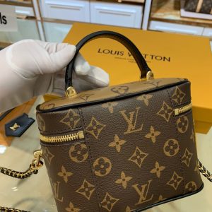 LOUIS VUITTON Vanity PM Case. Authentic quality luxury bag crafted in genuine leather comes with authenticity card, dust bag and gift bag. Elevate your style and embrace the spirit of travel with the revamped Nice Vanity Kit. Nicolas Ghesquière's vision for 2020 brings a delightful tribute to LOUIS VUITTON's timeless travel legacy. Behold, an exquisite reinvention of the classic Nice vanity kit, transformed into a chic city bag crafted with Monogram and Monogram Reverse canvases. This masterpiece is designed to be effortlessly portable, boasting a lightweight and supple structure that allows it to accompany you wherever you go. The bag can be gracefully carried in your hand, elegantly slung over your shoulder, or worn across your body, thanks to its removable leather-chain strap. - KRIS + KIKO LOUIS VUITTON Vanity PM Case. Original Quality Bag including gift box, care book, dust bag, authenticity card. For 2020, Nicolas Ghesquière has dreamed up a modern-day ode to Louis Vuitton’s travel heritage: an update of the Nice vanity kit as a trendy city bag in Monogram and Monogram Reverse canvas. Lightweight, compact and supple, it’s easy to carry everywhere, in the hand, on the shoulder or cross-body with its removable leather-chain strap.