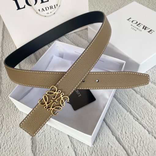 LOEWE Anagram Belt. Original Quality Belt including gift box, care book, dust bag, authenticity card. This belt is crafted in smooth calfskin with a LOEWE Anagram buckle. The label’s now-iconic Anagram – rendered in gleaming golden/silver/black tone metal – takes no lesser pride of place, though. Originally designed in 1970 in homage to the label’s founder and refreshed when Jw Anderson took over the reins, it’s an icon that points to the past and future at once. 